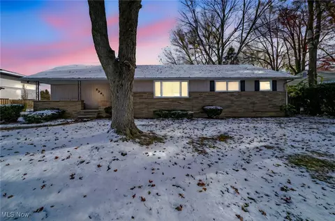 8241 Lewis Rd, Berea, OH 44017