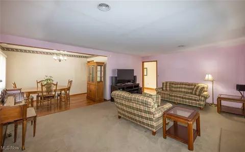 243 Edgewood Dr, Berea, OH 44017 photo 9