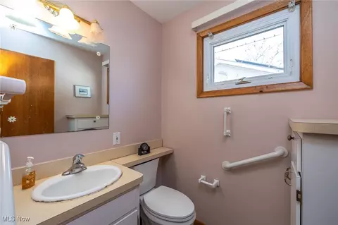 243 Edgewood Dr, Berea, OH 44017 photo 17