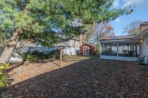 243 Edgewood Dr, Berea, OH 44017 photo 32
