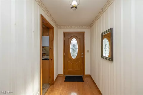 243 Edgewood Dr, Berea, OH 44017 photo 4