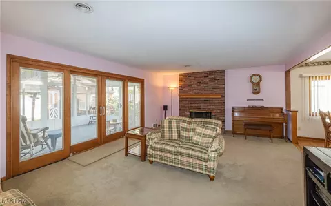 243 Edgewood Dr, Berea, OH 44017 photo 6