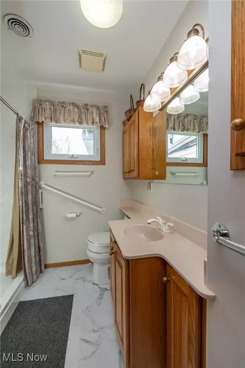 243 Edgewood Dr, Berea, OH 44017 photo 24