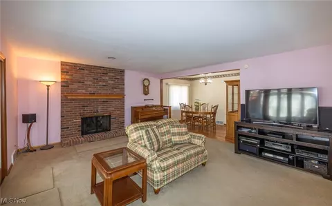 243 Edgewood Dr, Berea, OH 44017 photo 8