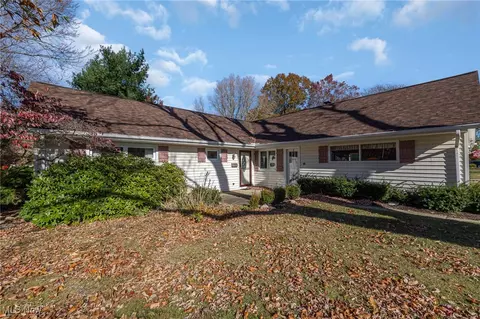 243 Edgewood Dr, Berea, OH 44017 photo 3