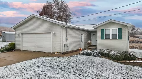 136 Cornerstone Dr, Marietta, OH 45750