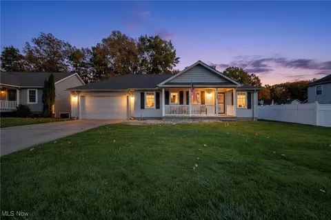 6363 Valley Ranch Dr, Maple Heights, OH 44137