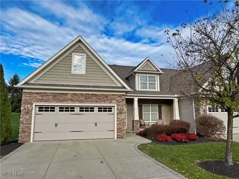 8607 Alexis Dr, Macedonia, OH 44056