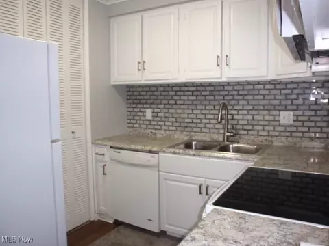 Kitchen - 64 Valley Forge Ln, Elyria, OH 44035 photo 4 of 4