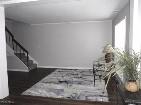 Living - 64 Valley Forge Ln, Elyria, OH 44035 photo 2 of 4