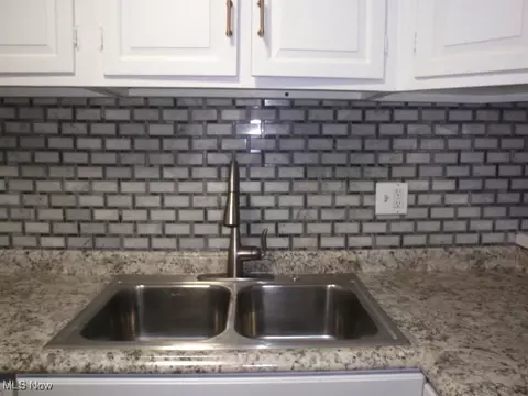 Kitchen - 64 Valley Forge Ln, Elyria, OH 44035 photo 2 of 4