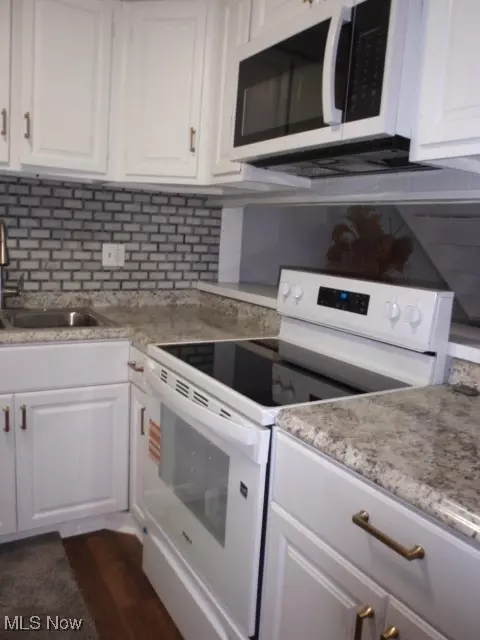 Kitchen - 64 Valley Forge Ln, Elyria, OH 44035 photo 1 of 4