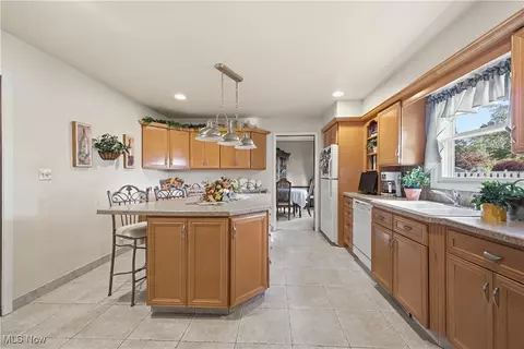 8479 Crystal Dr, Boardman, OH 44512 photo 7