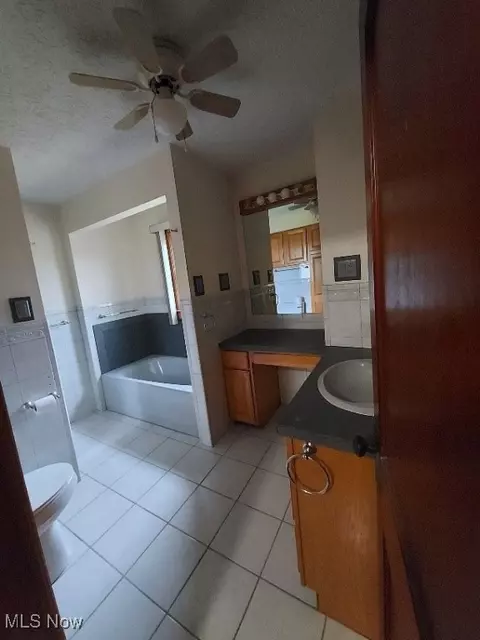 Bath - 93 Morrison St, Struthers, OH 44471 photo 1 of 2