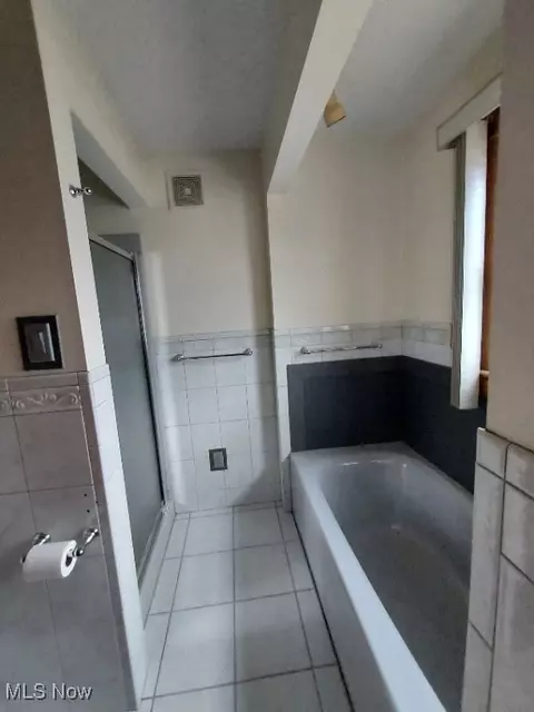Bath - 93 Morrison St, Struthers, OH 44471 photo 2 of 2