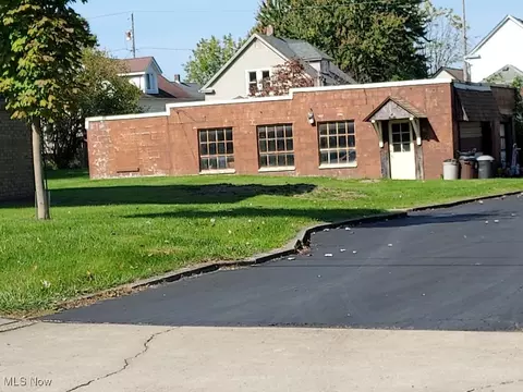 Exterior - 93 Morrison St, Struthers, OH 44471 photo 3 of 3