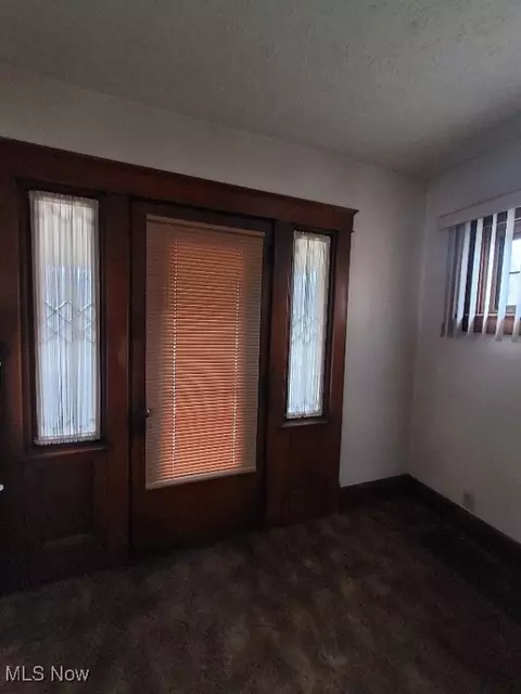 Entry Way - 93 Morrison St, Struthers, OH 44471 photo 2 of 3