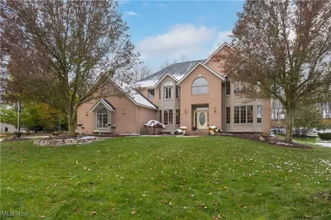 8390 Cherry Hill Ln, Broadview Heights, OH 44147