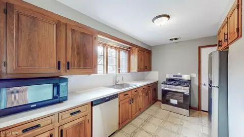 38810 Harmondale Dr, Willoughby, OH 44094 photo 18
