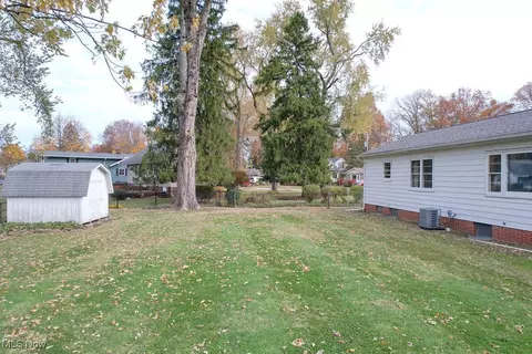 38810 Harmondale Dr, Willoughby, OH 44094 photo 6