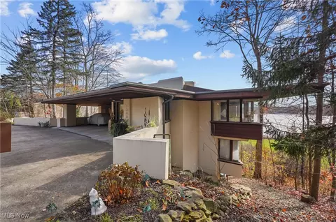 1348 Mockingbird Dr, Kent, OH 44240