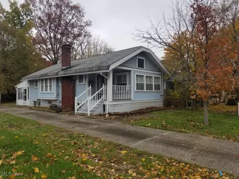 218 Canton Rd, Akron, OH 44312