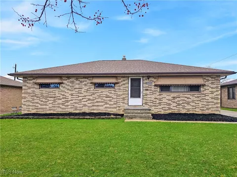 4761 Bentwood Dr, Brooklyn, OH 44144
