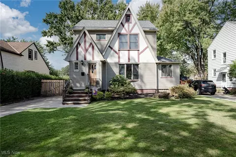 4264 W 211th St, Fairview Park, OH 44126