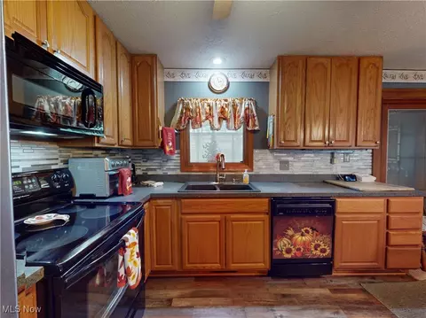 Kitchen - 3192 Townline Rd, Perry, OH 44081 photo 3 of 4