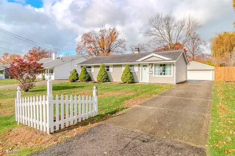 7513 Manor Dr, Mentor On The Lake, OH 44060