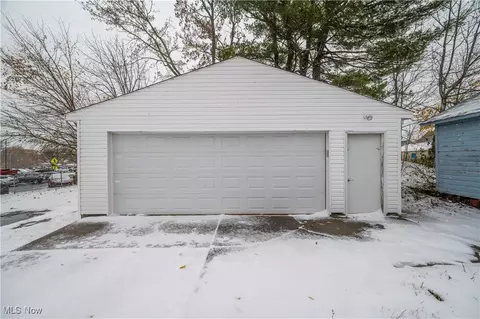155 Morrison St, Struthers, OH 44471 photo 3