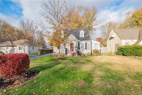 1075 Norwood St, Kent, OH 44240