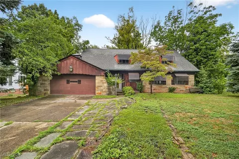 25321 Chatworth Dr, Euclid, OH 44117