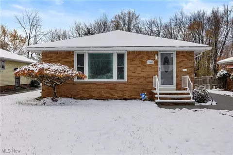 23402 Vera St, Warrensville Heights, OH 44128