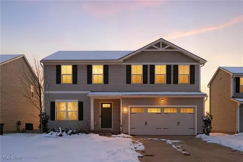 158 River Run Dr, Elyria, OH 44035
