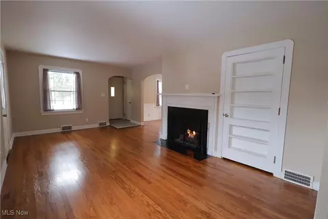 Living - 190 Melrose Ave, Boardman, OH 44512 photo 2 of 4