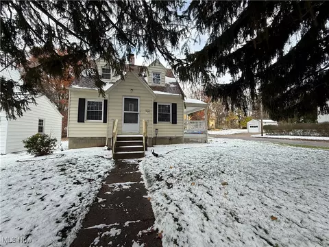 Exterior - 190 Melrose Ave, Boardman, OH 44512 photo 3 of 4