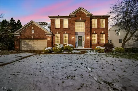8564 Penfield Dr, Northfield, OH 44067