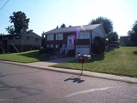 904 Donegal Dr W, Follansbee, WV 26037