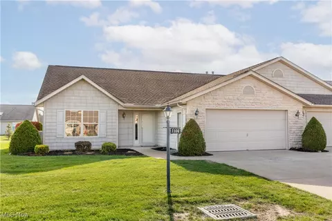 1104 Cypress Ln NW, Strasburg, OH 44680