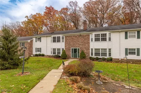 7000 Carriage Hill Dr #203, Brecksville, OH 44141