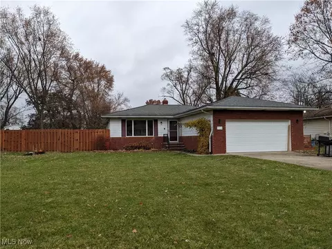 3715 Bramblewood Dr, Brunswick, OH 44212