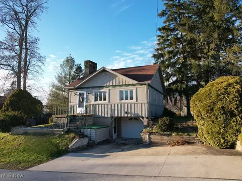 130 Clovercliff Dr, Chippewa Lake, OH 44215