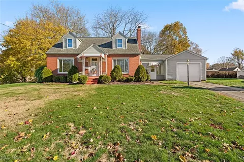 2638 S Graham Cir, Akron, OH 44312
