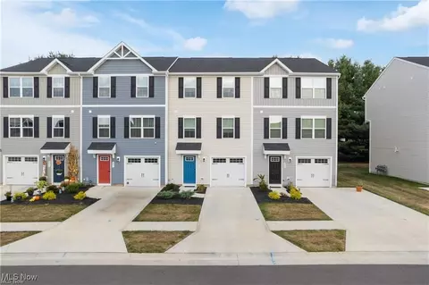 251 Slate Ridge Dr, Barberton, OH 44203