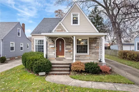 4309 W 222 St, Fairview Park, OH 44126