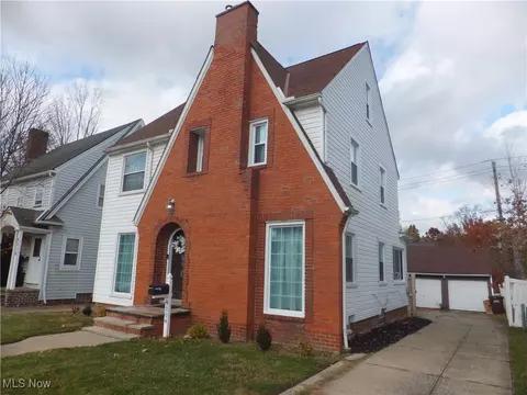9304 Snow Rd, Parma, OH 44130