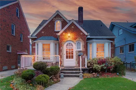 2099 Olive Ave, Lakewood, OH 44107