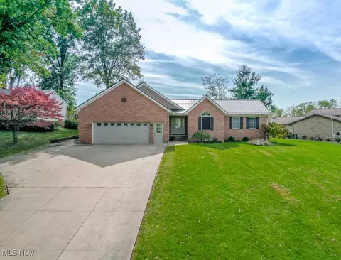 5700 Glena St, Louisville, OH 44641