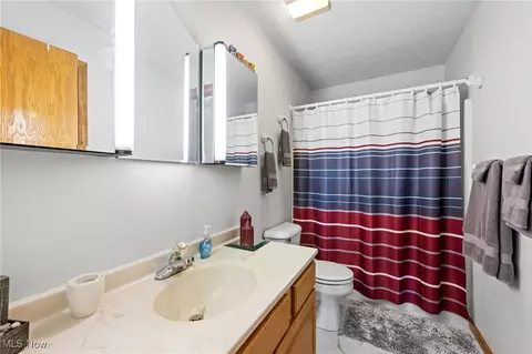 Bath - 7939 Giddings Rd, Rootstown, OH 44272 photo 3 of 3